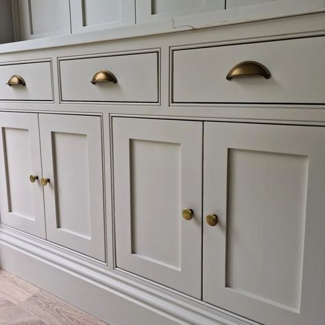 A Beaded frame can really accentuate a classic shaker door. The quartz, cup handles, and Cabinetry come together so well in this piece with… | Instagram Shaker Kitchen Cream, English Shaker Kitchen, Beaded Cabinets Kitchen, Non Shaker Kitchen Cabinets, Beaded Shaker Cabinet Doors, Kitchen Shaker Doors, Stone Shaker Kitchen, Mushroom Shaker Kitchen, Painted Shaker Kitchen Cabinets