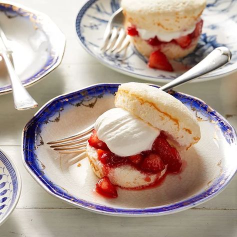 Strawberry Shortcake With Angel Food, Angel Food Cakes, Strawberry Angel Food Cake, Strawberry Cobbler, Strawberry Shortcakes, Mini Angel, Strawberry Dessert Recipes, Strawberry Shortcake Recipes, Single Serve Desserts