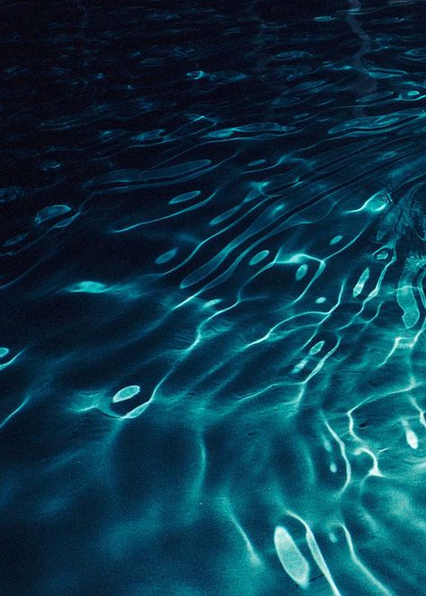 flash photograph of pool water Pool At Night Aesthetic, Pools Aesthetic, Swimming Pool At Night, Night Diving, Teach Kids To Swim, Water At Night, Swimming Drills, Glow Water, Pool At Night