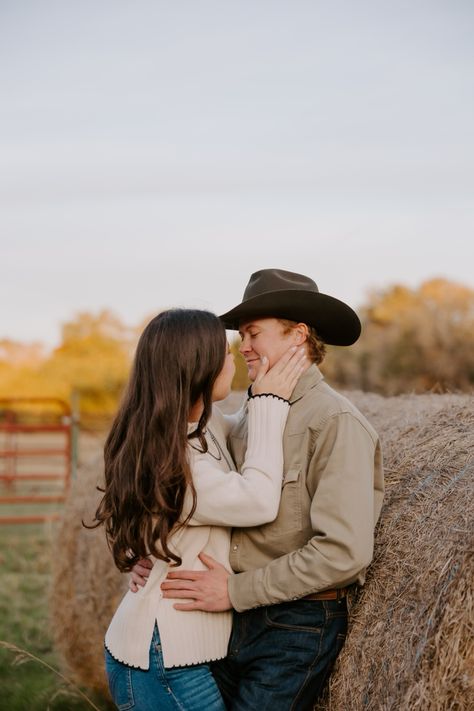 11/29/24 Liberty Hill, TX engagement pictures by @emmacatemcnewphotography and @amandalynnphotography_ engagements western engagements wedding pictures engagement inspo  weatern pictures western photography wedding texas Engagement Photos On Farm, Western Engagement Pictures Outfits, Engagement Photos With Horses, Photos With Horses, Engagement Pictures Outfits, Western Engagement Pictures, Western Engagement Photos, Farm Engagement Photos, Fall Couple Pictures