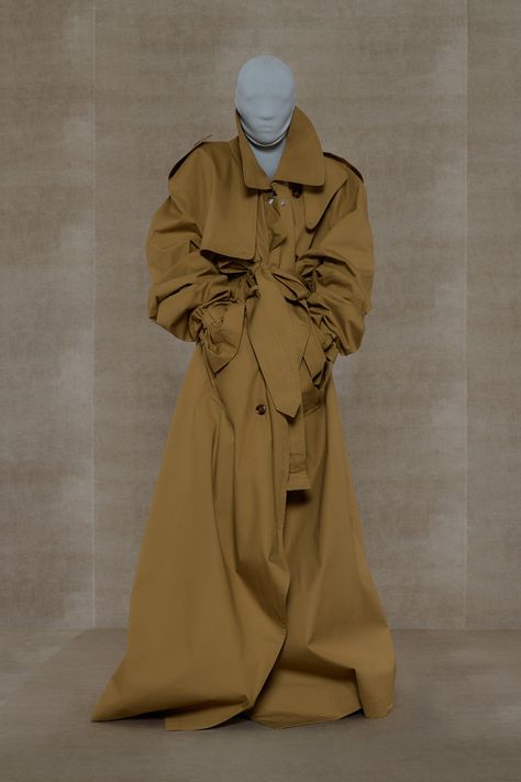 Futurism Fashion, Baddie Vibes, Oversized Clothes, High Fashion Outfits, Mellow Yellow, Spring 2024, Bold Prints, Contemporary Fashion, Spring Collection