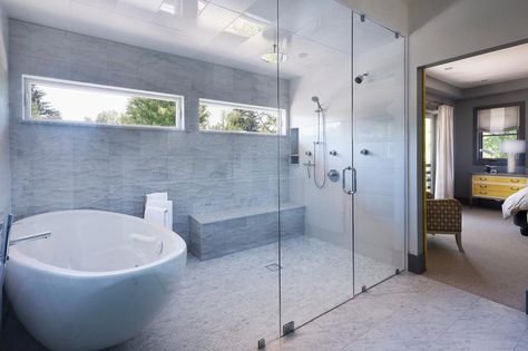 Before you opt for a wet room in your home, get your feet wet with some wet room inspiration and information from HGTV. Wet Room Bathroom, Remodeling Trends, Built In Bathtub, Bathtub Remodel, Bad Inspiration, Wet Room, Casa Vintage, Renovation Design, Bathroom Trends