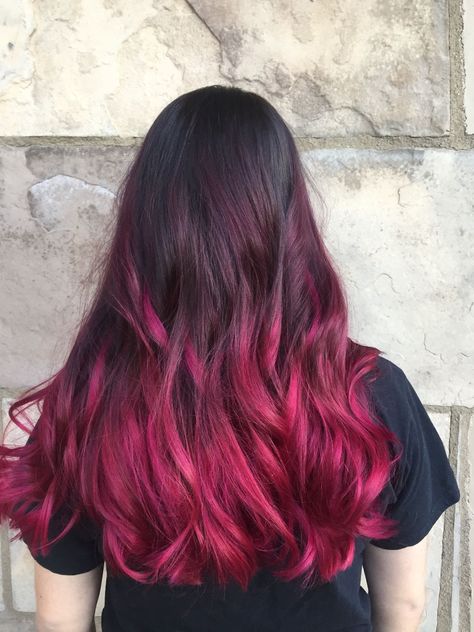 Fuschia Balayage, Fuschia Hair, Ombre Hairstyles, Balayage Hair Caramel, Highlights Ombre, Magenta Hair, Balayage Ombré, Hair Color Options, Hair Chalk