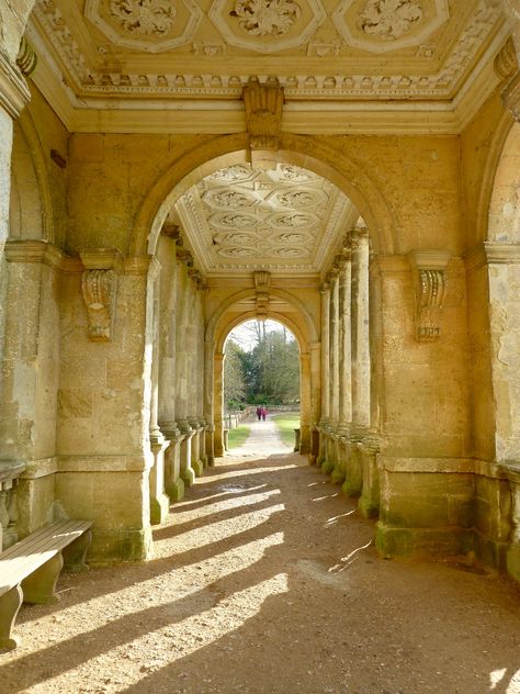 Stowe House & Gardens, Buckinghamshire, 16 February 2017 Beautiful Ceiling Designs, Stowe House, French Room, Architecture Traditional, Classical Greece, Castle Pictures, English Architecture, Andrea Palladio, English Castles