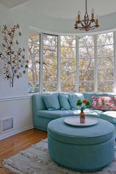 30 Bay Window Decorating Ideas Blending Functionality with Modern Interior Design Bay Window Couch, Bay Window Seating Area, Window Seating Area, Bay Window Seating, Bay Window Decorating Ideas, Room Arrangement Ideas, Round Couch, Bay Window Living Room, Window Seating