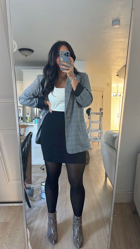 Cute Work Outfits Winter Business Casual, Fall Corporate Outfits 2023, Cropped Jeans Work Outfit, Plus Size Fall Business Outfits, Baddie Office Outfits Fall, Court Outfits For Women Fall, Cute Office Outfits Winter, Curvy Realtor Outfits, Fall Outfits For Office Work