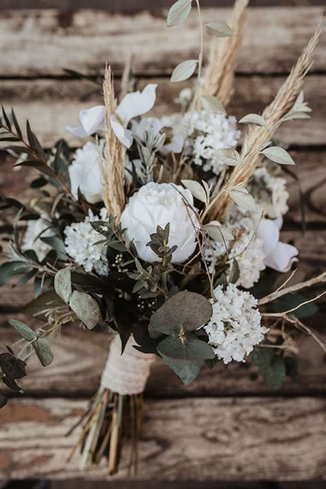 Flowers And Greenery, Wedding Boho, Bridal Flowers, Flower Bouquet Wedding, Wedding Florals, Wedding Bouquet, Boho Wedding, Bridal Bouquet, Outdoor Wedding