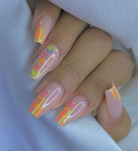 Summer Nails 2023 Gel | Summer Nails 2023 Carnaval Nails Design, Summer Nails 2023 Gel, Gel Summer Nails, Nails 2023 Gel, Nail Designs Bling, Sunflower Nail Art, Summer Nails 2023, Natural Nails Manicure, Colors Nails