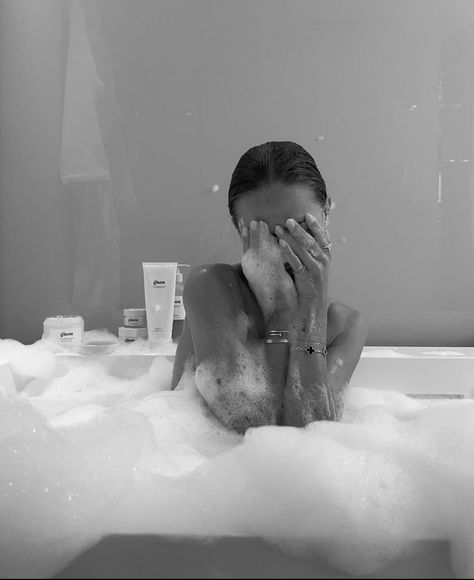 Vogue Beauty, Best Version Of Yourself, Bubble Bath, Feminine Energy, Spa Day, Beauty Secrets, My Vibe, Old Money, Fashion Lifestyle