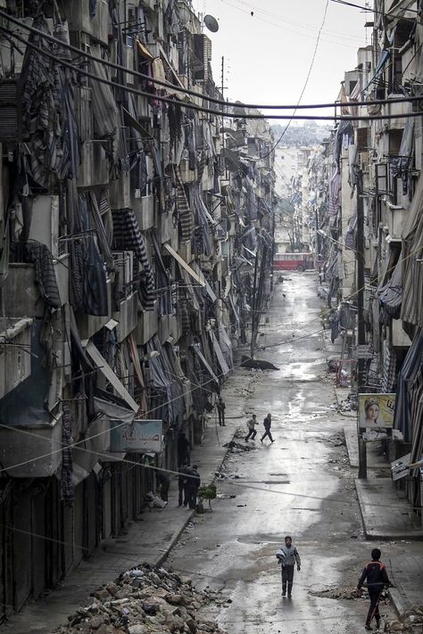 India tenement homes Alley Way, City Pictures, Pictures Of The Week, Sense Of Place, Urban Photography, Best Cities, Photojournalism, Urban Landscape, Abandoned Places