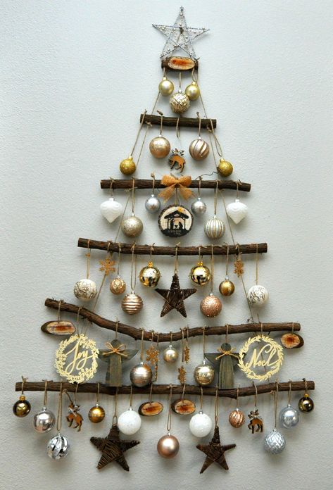 Wall Tree, Wall Christmas Tree, Christmas Crafty, Alternative Christmas Tree, Creative Christmas Trees, Wooden Christmas Tree, Handmade Christmas Crafts, Christmas Themes Decorations, Diy Christmas Decorations Easy