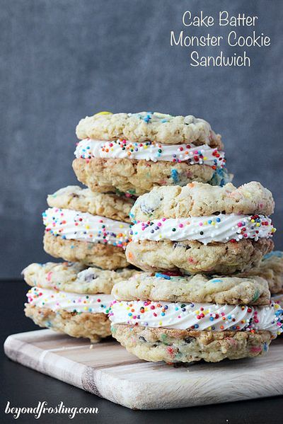 Sandwich Dinner, Cookie Sandwich Recipes, Cake Sandwich, Cookie Sandwich, Monster Cookie, Friday Favorites, Köstliche Desserts, Yummy Sweets, Sandwich Cookies