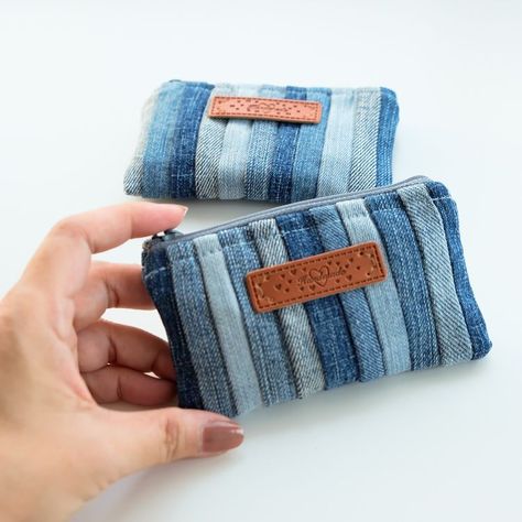 SisterQuilt | DIY old jeans recycle coin purse | Essy Sewing | Instagram Jeans Pouch Diy, Diy Jean Purse, Jeans Pouch, Sewing Instagram, Refashion Jeans, Old Jeans Recycle, Jeans Recycle, Diy Old Jeans, Denim Pouch