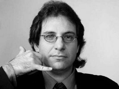 Kevin David Mitnick - Kevin Mitnick. (born on August 6, 1963) is an American computer security consultant, author, convicted criminal, and hacker. In the late 20th century, he was convicted of various computer and communications-related crimes. At the time of his arrest, he was the most-wanted computer criminal in the United States. Kevin Mitnick, Hacker World, Computer Hacker, History People, Ready Player One, Computer Security, Weird Stories, New Trailers, Amazing Stories