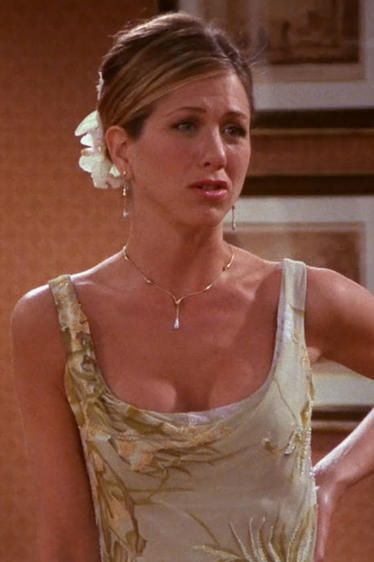 Rachel Green's Best Fashion Moments from Friends | TV Guide 90s Jewelry Trends, Rachel Green Friends, Rachel Green Style, Rachel Green Outfits, 90s Earrings, Rachel Friends, Jennifer Aniston Hair, 90s Jewelry, Jenifer Aniston