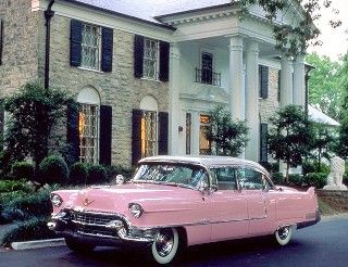 Elvis Presley's Pink Cadillac #cadillac #pink #elvis #graceland #vintage #classic #potamkinnyc Elvis Pink Cadillac, Graceland Memphis, Carros Vintage, Pink Cadillac, Last Ride, Poster Photo, Bmw Series, Priscilla Presley, Lisa Marie Presley