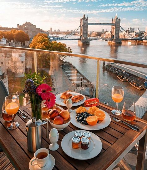 pixts on Twitter: "london, england ⋅ ph. sharon yap… " London Breakfast, London Dreams, London Aesthetic, Visit London, London Bridge, Beautiful Places Nature, London Eye, Best Places To Travel, Tower Bridge