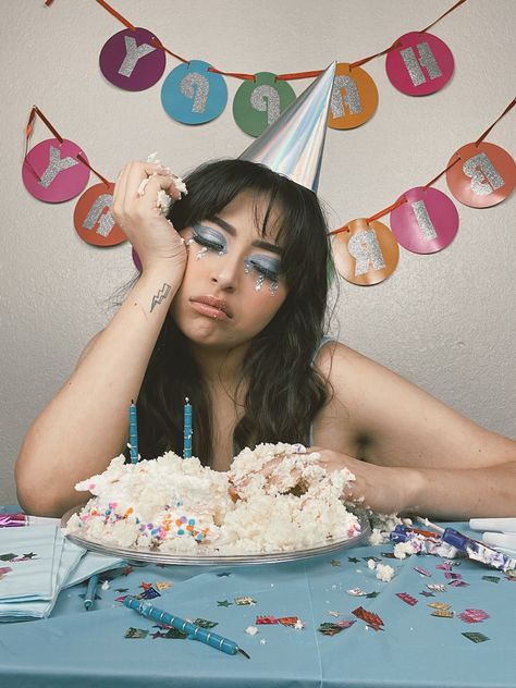 Cake Shoot Ideas, 22 Photoshoot, Artistic Birthday Photoshoot, Birthday Shoot Cake, Self Birthday Ideas, Party Hat Photoshoot, Bday Photoshoot With Cake, Edgy Birthday Photoshoot, Moody Birthday Photoshoot