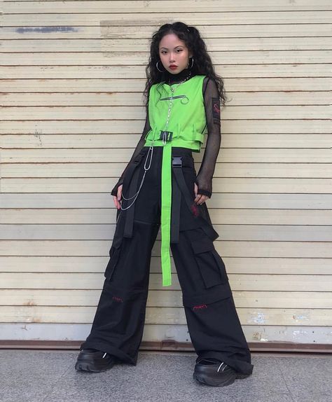 Space Grunge Fashion, Alien Outfit, Sci Fi Outfit, 2001 Fashion, Qi Qi, My Bubble, Space Grunge, Fashion Aesthetics, Dance Fashion