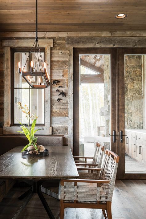 House Tour: Utah Ranch House by LMK Interior Design | Utah Style Luxury Mountain Lodge, Simple Wooden Desks, Utah Ranch, Ranch Style Decor, Rustic Staircase, Mountain Modern Home, Utah Style, Interior Design Dining, Built In Banquette