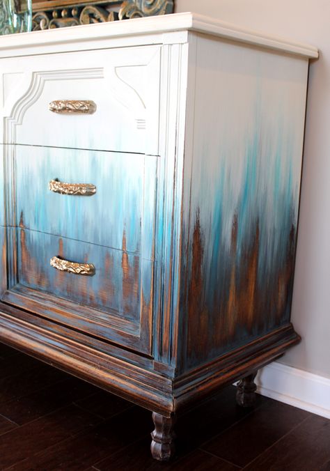 Hand Painted Furniture Diy, Boho Buffet, Rustic Painted Furniture, Neat Furniture, Repainted Furniture, Furniture Repurpose, Furniture Flips, Diy Ombre, Chalk Painting