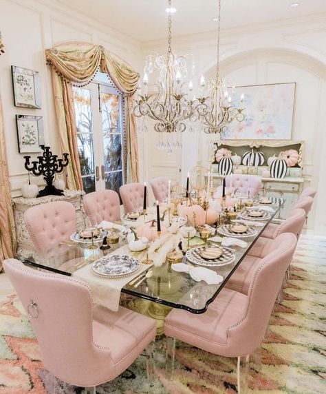 Cute Dining Room, Vegan Dinner Party, Pink Dining Rooms, Dream Castle, Pink Luxury, Dinner Party Table, Beautiful Table Settings, Luxury Homes Dream Houses, Luxury Decor