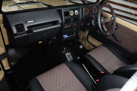 Suzuki Jimny Interior, Shoe Store Design, Suzuki Sidekick, Jimny Suzuki, Cool Car Accessories, Ford Capri, Suzuki Samurai, Automotive Decor, Suzuki Jimny