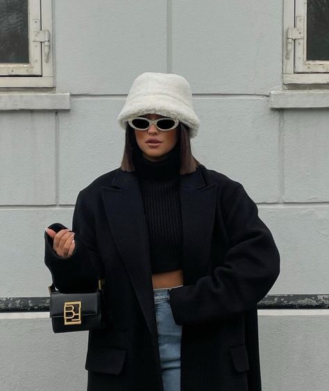 Bucket Hat Outfit Winter, Cold Weather Outfits Winter, Winter Fashion Outfits Casual, Causal Outfits, Paris Outfits, Outfits With Hats, Winter Fashion Outfits, Look Chic, Fall Winter Outfits