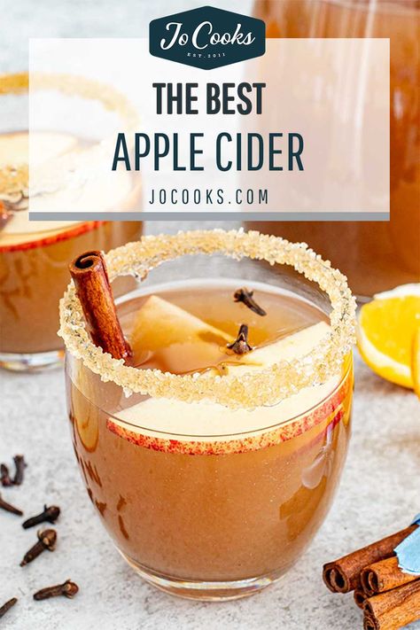 Warm up with this comforting Homemade Apple Cider 🍎 Bursting with fresh apples, oranges, and autumn spices, it's the perfect fall drink. #AppleCider #FallBeverage Apple Cider Recipe Homemade, Apple Cider Homemade, Fall Cider, Fall Apple Cider, Autumn Spices, Thanksgiving Cocktail Recipes, Apple Cider Drink, Thanksgiving Cocktail, Best Apple Cider