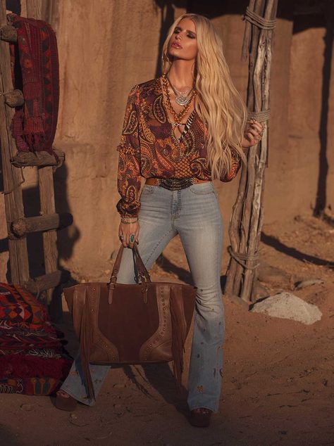 Walton Shopper in Almond Brown – Jessica Simpson Women’s Summer Western Outfits, Country Concert Outfit Fall, Boho Western Outfits, Western Chic Fashion, Concert Outfit Fall, Classy Cowgirl, Country Style Outfits, Nashville Style, Nashville Outfits