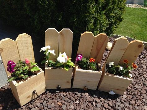 Wood Flower Pot Ideas, Planter Boxes Pallet Wood, Wood Flower Boxes Outdoor, Diy With 2x4 Wood, Wood Flower Planters, Wood Flower Pots Outdoor, Fence Board Planter Boxes, Wooden Flower Boxes Outdoor, Pallet Flower Boxes