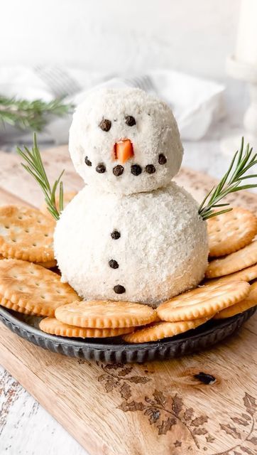 Boursin Cheese Ball Snowman, Boursin Snowman Cheeseball, Boursin Cheese Snowman, Christmas Entree Ideas Appetizers, Boursin Snowman, Boursin Cheese Board, Boursin Charcuterie Board, Christmas Dinner Charcuterie Board, Snowman Appetizers