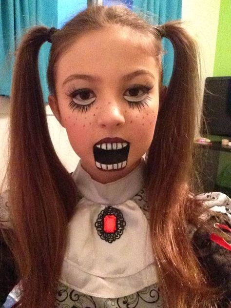 Doll Makeup Halloween, Halloween Makeup For Kids, Scary Halloween Makeup, Easy Halloween Makeup, Halloween Make-up Looks, Creepy Doll, Halloween Pins, Halloween Face Mask, Kids Makeup