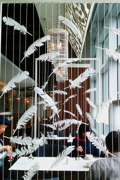 Feather decor Feather Art Installation, Feather Event Decor, Feather Window Display, Feather Architecture, Feather Display Ideas, Feather Installation, Diy Feather Decor, Eyewear Display, Coin Photo