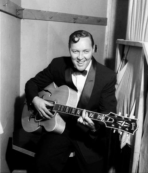 1950s Rock And Roll, Bill Haley, Superhero Workout, Rare Historical Photos, Rock And, Classic Rock And Roll, Oldies Music, Buddy Holly, British Invasion