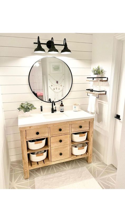 Relaxing Modern Farmhouse Bathroom Farmhouse Bathroom Light, Shiplap Bathroom, Farmhouse Bathroom Vanity, Christmas Homescreen, House Bathrooms, Christmas Homemade, Cottage Bathroom, Modern Farmhouse Bathroom, Home Exterior