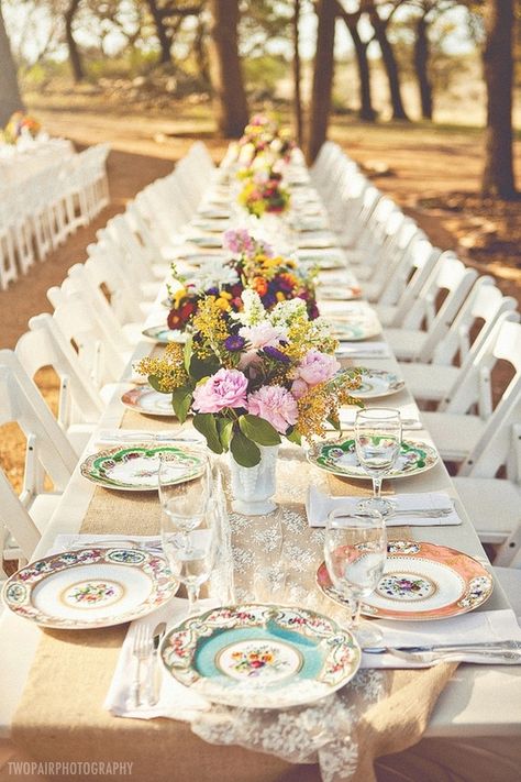 Shabby Chic Wedding Décor Ideas Shabby Chic Wedding Table, Vintage Wedding Table Settings, Wedding Table Setup, Shabby Chic Wedding Decor, Chic Wedding Decor, Vintage Wedding Table, Mismatched China, Shabby Chic Table, Outdoor Dinner