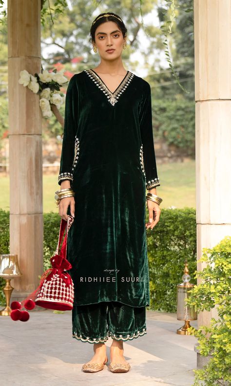 Palazzo Kurta, Kurta And Palazzo, Kurta With Palazzo, Scalloped Border, Velvet Suit, Straight Kurta, Bottle Green, Sequins Embroidery, Green Velvet