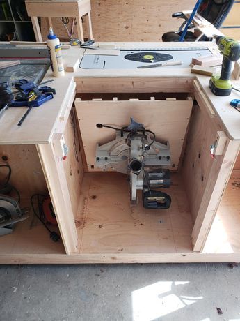 Garage Workbench Plans, Garage Workbench, Workbench Designs, Woodworking Garage, Workbench Plans Diy, Woodworking Shop Plans, Woodworking Shop Layout, Woodworking Bench Plans, Woodworking Shop Projects