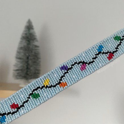 Pokemon Friendship Bracelet, Christmas Alpha Bracelet Patterns, Penguin Alpha Pattern, Christmas String Bracelet Patterns, Christmas Friendship Bracelets Patterns, Christmas Bracelet Ideas String, Christmas String Bracelets, Bracelet Patterns Christmas, Christmas Friendship Bracelet Patterns