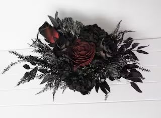 Black Burgundy Wedding, Black And Burgundy Wedding, Wedding Bouquet Black, Gothic Wedding Bouquet, Burgundy Wedding Bouquet, Wedding Challenge, Black Wedding Flowers, Flowers Bridesmaids, Vampire Wedding