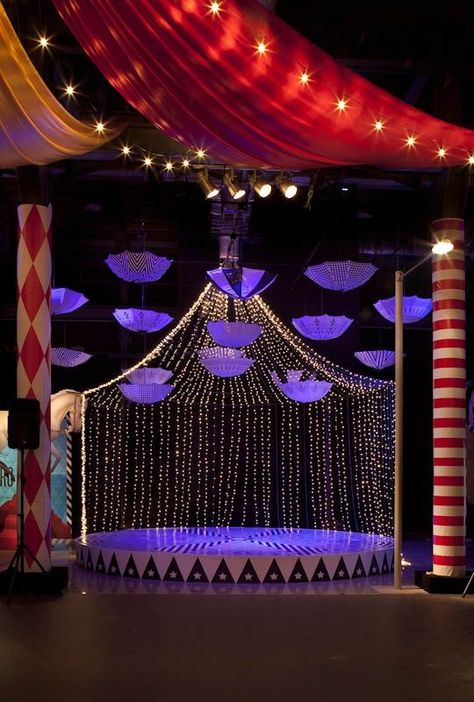 Prom Theme Ideas High School, Cabaret Club, Circus Lights, Vintage Circus Theme, Cirque Vintage, Camp Decor, Creepy Carnival, Halloween Circus, Circus Decorations