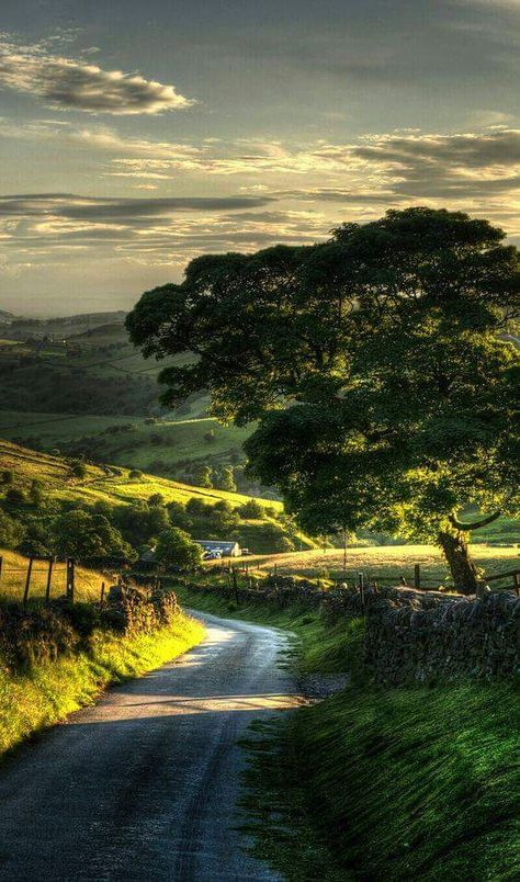 Peak District, Beautiful Sights, Landscape Nature, Alam Yang Indah, Country Road, Amazing Nature, Nature Pictures, Nature Photos, Beautiful World