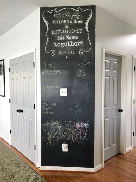 Chalkboard Accent Wall Chalkboard Wall Designs, Chalkboard Wall Ideas, Chalkboard Accent Wall, Homeschool Chalkboard, Chalkboard Wall Diy, Chalk Drawing Ideas, Burlap Bulletin Boards, Wall Drawing Ideas, Wall Chalkboard