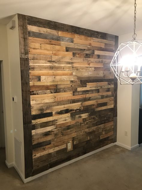 Kitchen Pallet Wall, Pallet Board Wall, Basement Office, Diy Furniture Decor, Wood Pallet Wall, Pallet Wall, Distressed Wood, Bar Ideas, Store Front