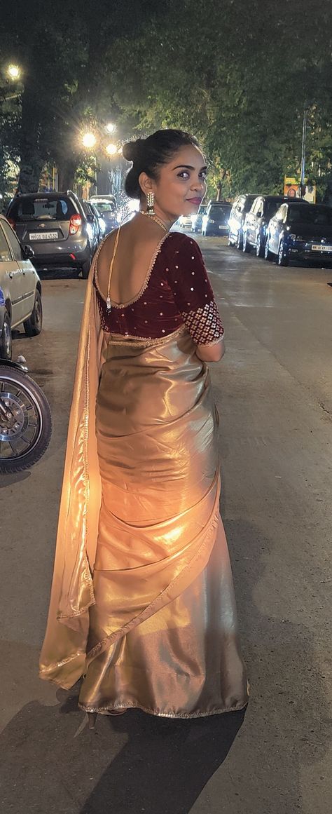 Sarees With Red Blouse, Satin Saree Velvet Blouse, Red Velvet Blouse Designs For Saree, Red Velvet Blouse For Silk Saree, Golden Sari With Contrast Blouse, Velvet Blouse Silk Saree, Trendy Velvet Blouse Designs, Red Blouse Golden Saree, Maroon Saree Blouse Ideas