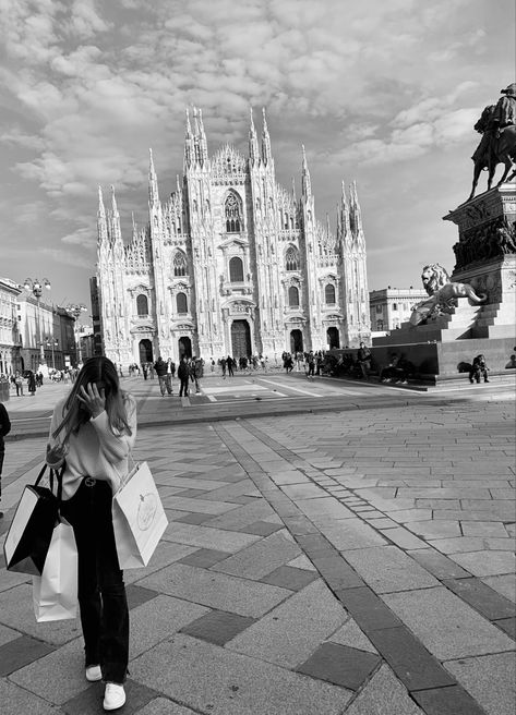 Milan Shopping Aesthetic, Milan Aesthetic Girl, Milano Aesthetic, Shopping In Milan, Milan Shopping, Milan Aesthetic, Milan Travel, Italian Aesthetic, Mediterranean Cruise