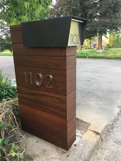 Modern and Contemporary Mailbox. Box made from V Sons Design; stand/base handmade by owner with Ipe Brazilian Walnut hardwood. House Mailbox Ideas, Modern Mailbox Ideas Curb Appeal, Modern Mailbox Diy, Modern Mailbox Post, Modern Mailbox Design, House Mailbox, Mid Century Modern Mailbox, Rustic Mailboxes, Contemporary Mailboxes