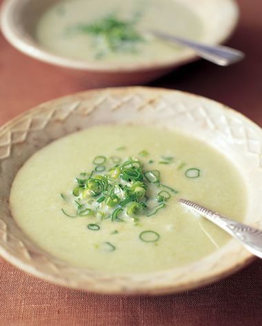 Scallion Soup Green Onion Soup, Scallion Soup, Green Onion Recipes, Scallion Recipes, Spring Onion Soup, Green Onions Recipes, Scallions Recipes, Spring Soups, Zucchini Feta