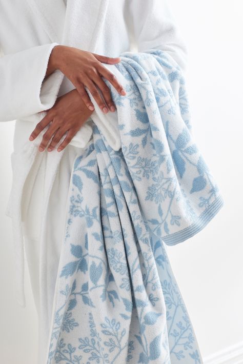 Refresh your washroom with new bath towels and linens, including options in a range of sizes and materials, plus shower curtains, bath rugs, and robes. Emma Style, Spring Layers, Fitted Bed Sheets, The Company Store, Quick Dry Towel, Blue Towels, Cotton Bath Towels, Drying Towels, Bath Linens